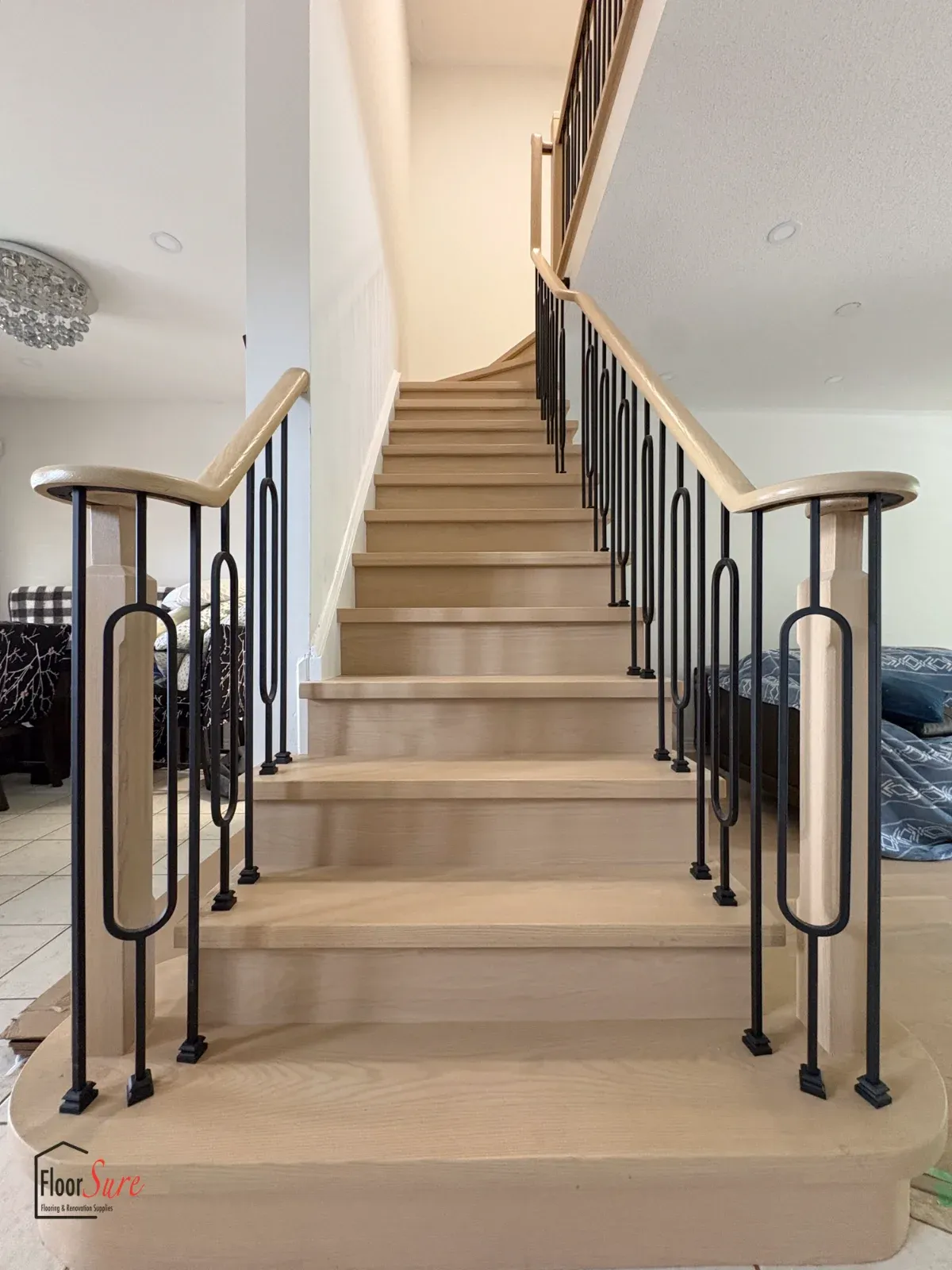 Kirkvalley Crescent 楼梯翻新——地毯换橡木与铁艺